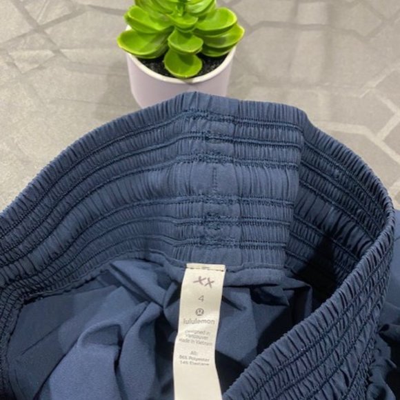 Lululemon The Everyday Skirt in true navy - Picture 7 of 11